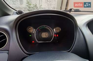 Хэтчбек Mitsubishi i-MiEV 2010 в 