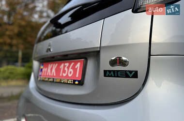 Хэтчбек Mitsubishi i-MiEV 2015 в 