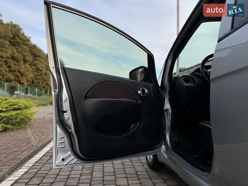 Хэтчбек Mitsubishi i-MiEV 2015 в Луцке