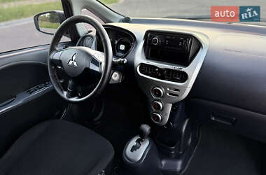 Хэтчбек Mitsubishi i-MiEV 2011 в 