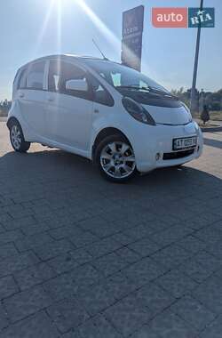 Хэтчбек Mitsubishi i-MiEV 2011 в 