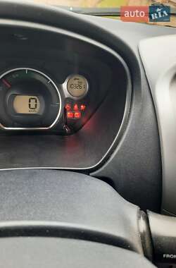 Хэтчбек Mitsubishi i-MiEV 2011 в 