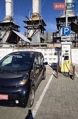 Хэтчбек Mitsubishi i-MiEV 2012 в 