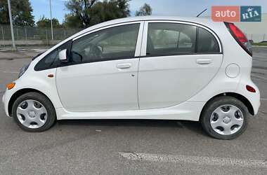 Хэтчбек Mitsubishi i-MiEV 2012 в 