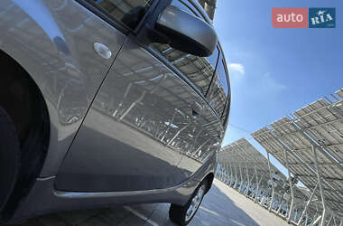 Хэтчбек Mitsubishi i-MiEV 2011 в 