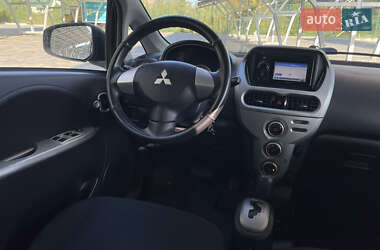 Хэтчбек Mitsubishi i-MiEV 2011 в 