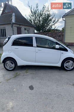 Хетчбек Mitsubishi i-MiEV 2015 в  фото 4 Хетчбек Mitsubishi i-MiEV 2015 в