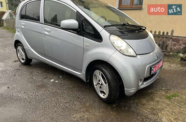 Хэтчбек Mitsubishi i-MiEV 2013 в 