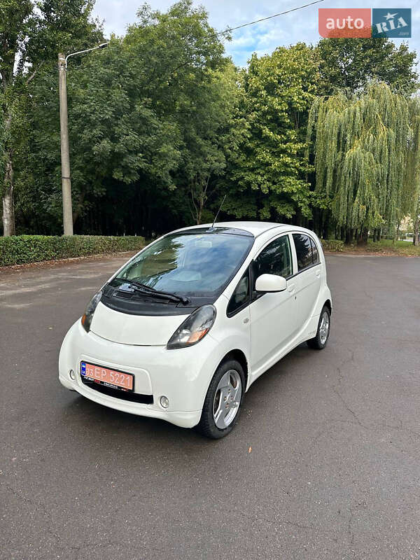 Хэтчбек Mitsubishi i-MiEV 2010 в 