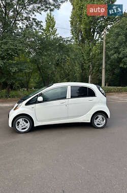 Хэтчбек Mitsubishi i-MiEV 2010 в 