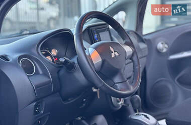 Хэтчбек Mitsubishi i-MiEV 2012 в 