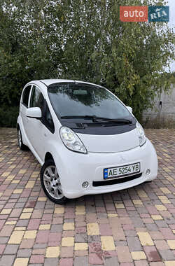 Хэтчбек Mitsubishi i-MiEV 2015 в 