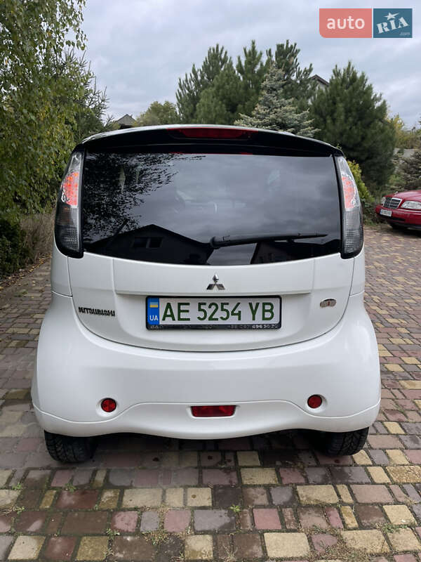 Хэтчбек Mitsubishi i-MiEV 2015 в Днепре