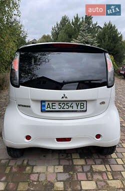 Хэтчбек Mitsubishi i-MiEV 2015 в 