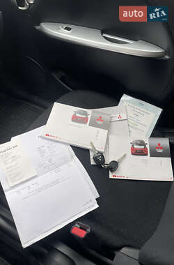 Хэтчбек Mitsubishi i-MiEV 2011 в 