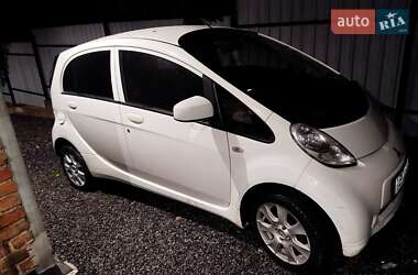Хэтчбек Mitsubishi i-MiEV 2013 в 