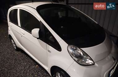 Хэтчбек Mitsubishi i-MiEV 2013 в 