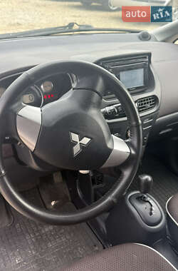 Хэтчбек Mitsubishi i-MiEV 2012 в 