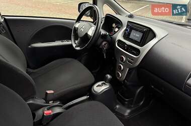 Хэтчбек Mitsubishi i-MiEV 2011 в 