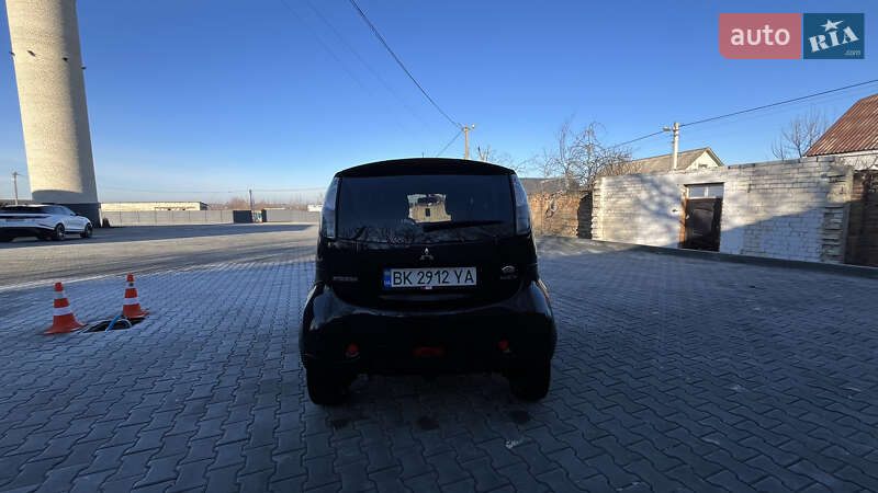 Хэтчбек Mitsubishi i-MiEV 2015 в Дубно