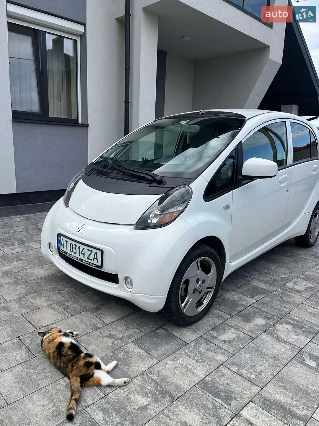 2011 Mitsubishi i-MiEV - мініатюра 4