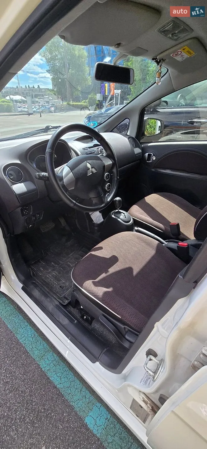 2015 Mitsubishi i-MiEV - мініатюра 8