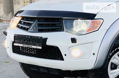 Внедорожник / Кроссовер Mitsubishi L 200 2012 в Одессе