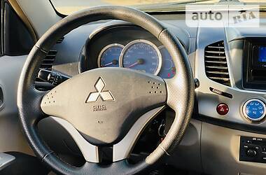 Позашляховик / Кросовер Mitsubishi L 200 2008 в 
