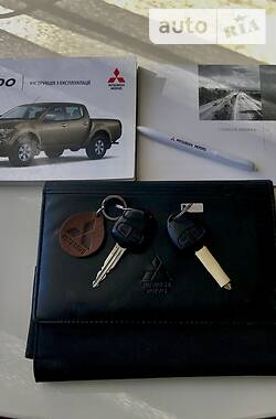 Внедорожник / Кроссовер Mitsubishi L 200 2013 в Виннице