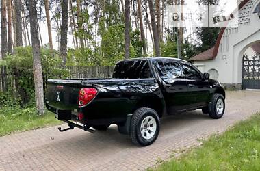 Внедорожник / Кроссовер Mitsubishi L 200 2013 в Киеве