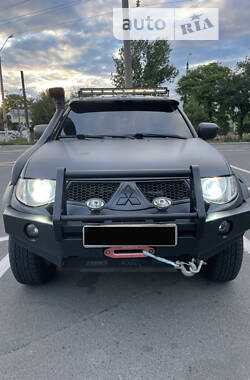 Внедорожник / Кроссовер Mitsubishi L 200 2011 в Одессе