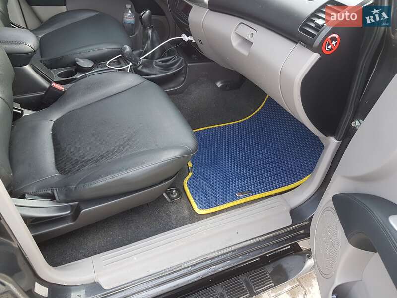 Пикап Mitsubishi L 200 2011 в Киеве