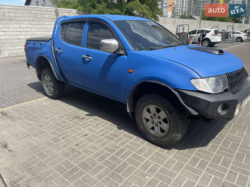 Пикап Mitsubishi L 200 2006 в Киеве