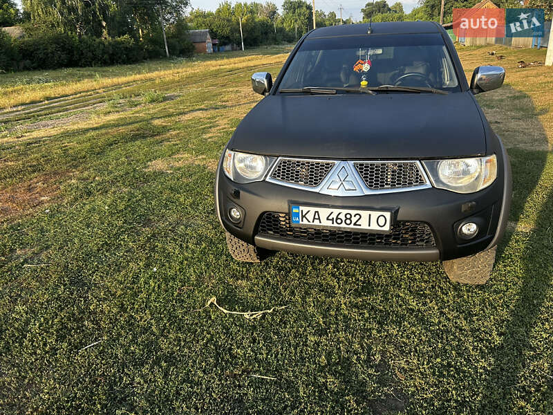 Пикап Mitsubishi L 200 2011 в Сумах