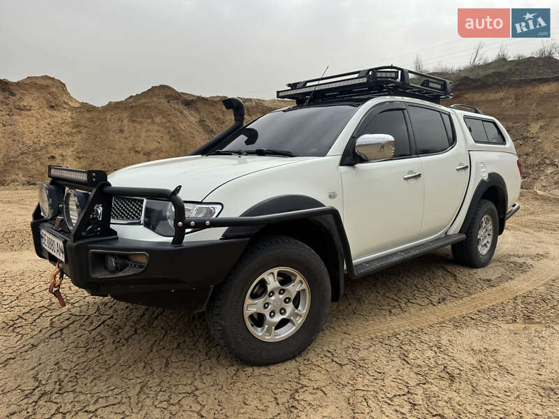 Mitsubishi L 200 2011