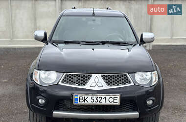 Пикап Mitsubishi L 200 2013 в 