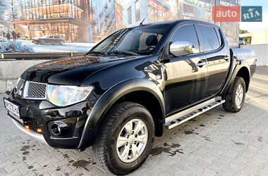 Пікап Mitsubishi L 200 2012 в 