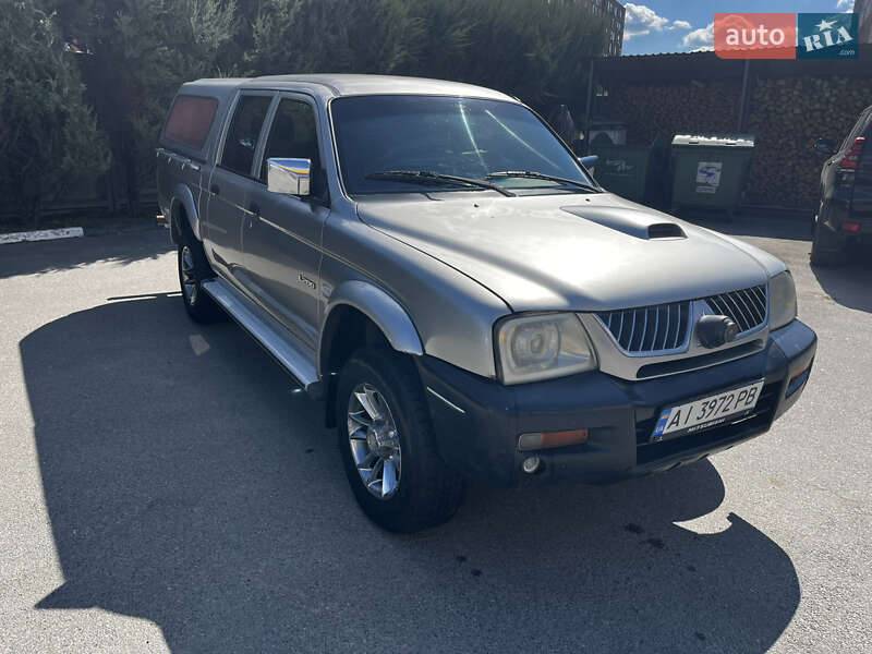 Mitsubishi L 200 2005