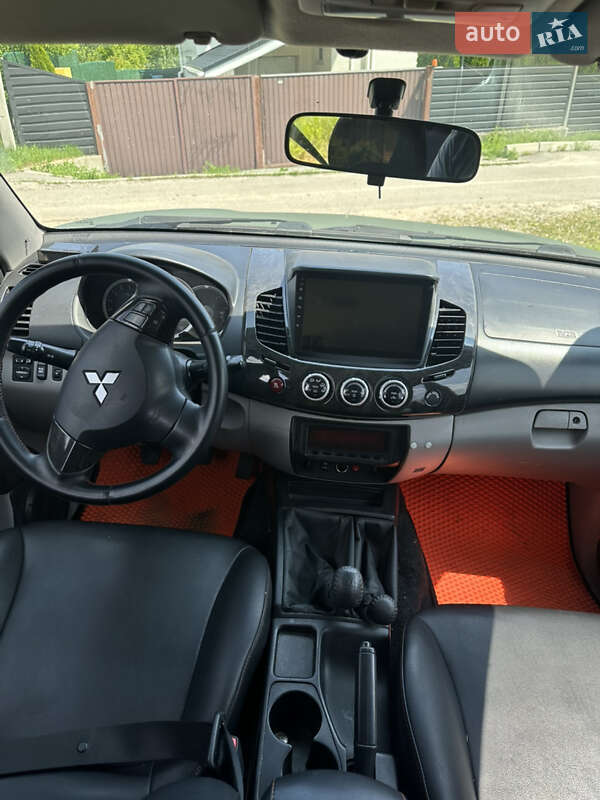 Пикап Mitsubishi L 200 2012 в Киеве