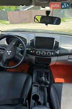 Пикап Mitsubishi L 200 2012 в 