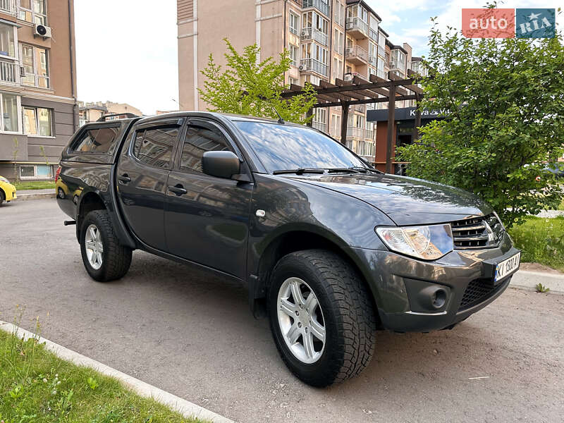 Пикап Mitsubishi L 200 2013 в Киеве