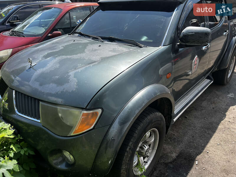 Mitsubishi L 200 2006