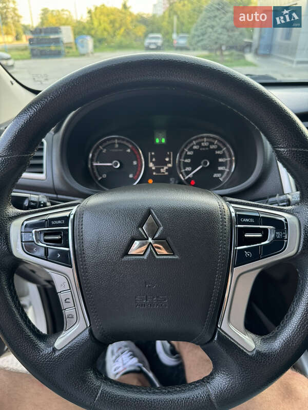 Пикап Mitsubishi L 200 2016 в Харькове фото 11 Пикап Mitsubishi L 200 2016 в Харькове