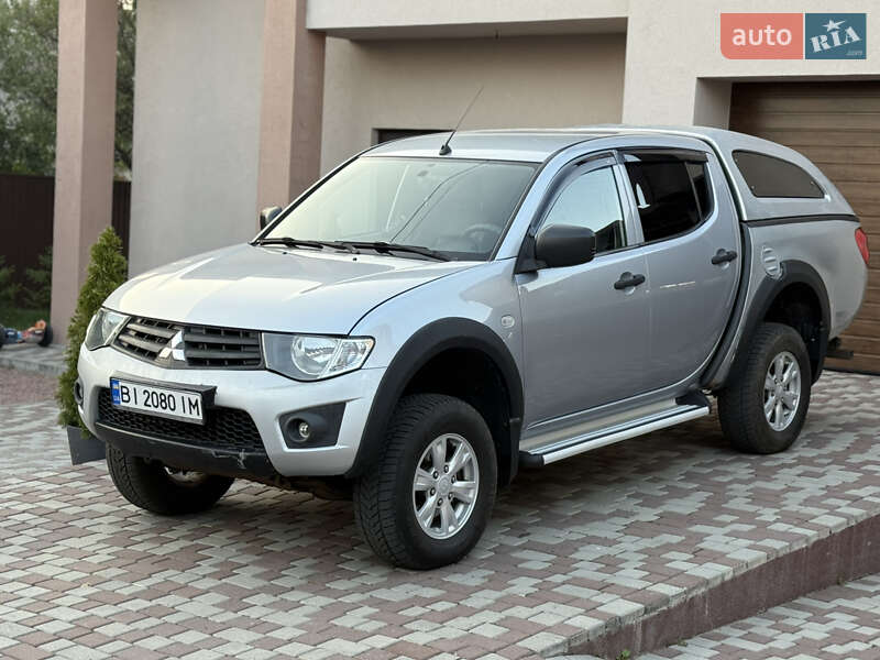 Mitsubishi L 200 2011