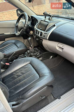 Пикап Mitsubishi L 200 2011 в 