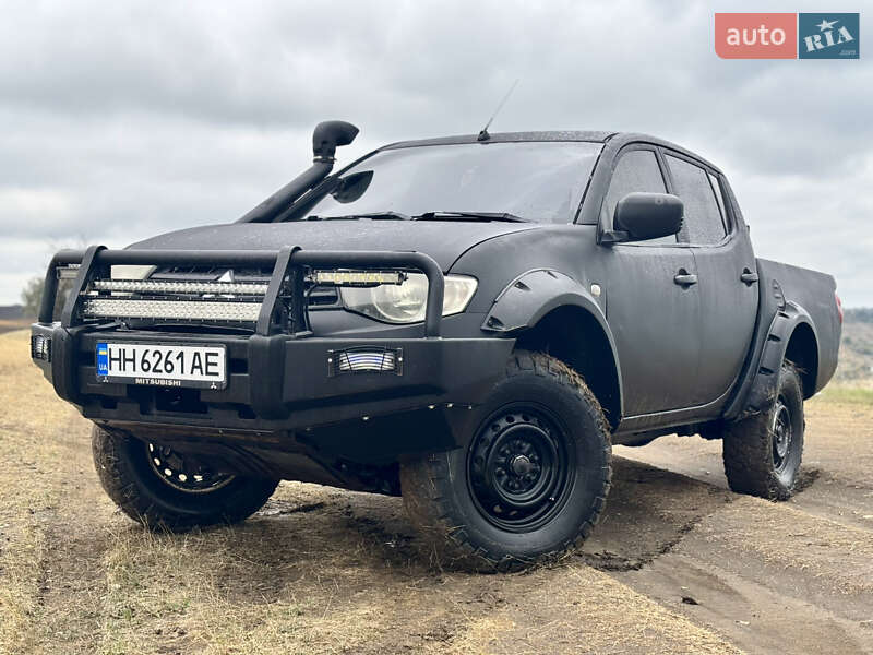 Mitsubishi L 200 2013