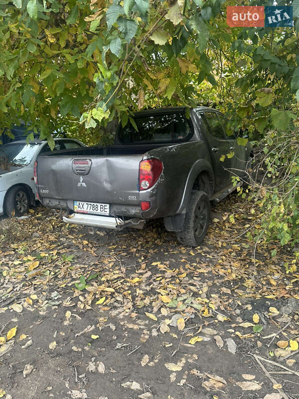 Пикап Mitsubishi L 200 2010 в Харькове фото 9 Пикап Mitsubishi L 200 2010 в Харькове