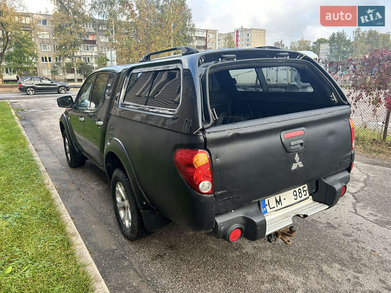 Пикап Mitsubishi L 200 2011 в Киеве