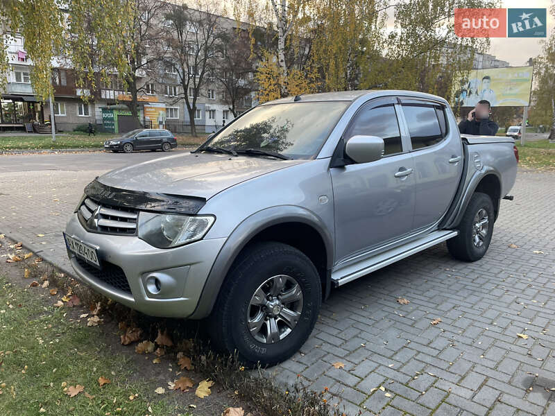 Mitsubishi L 200 2011