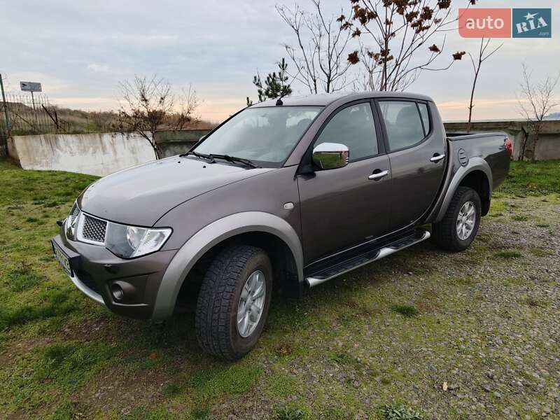 Пикап Mitsubishi L 200 2012 в Одессе фото Пикап Mitsubishi L 200 2012 в Одессе